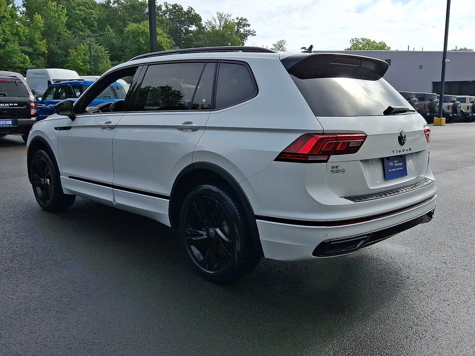 2024 Volkswagen Tiguan SE R-Line Black