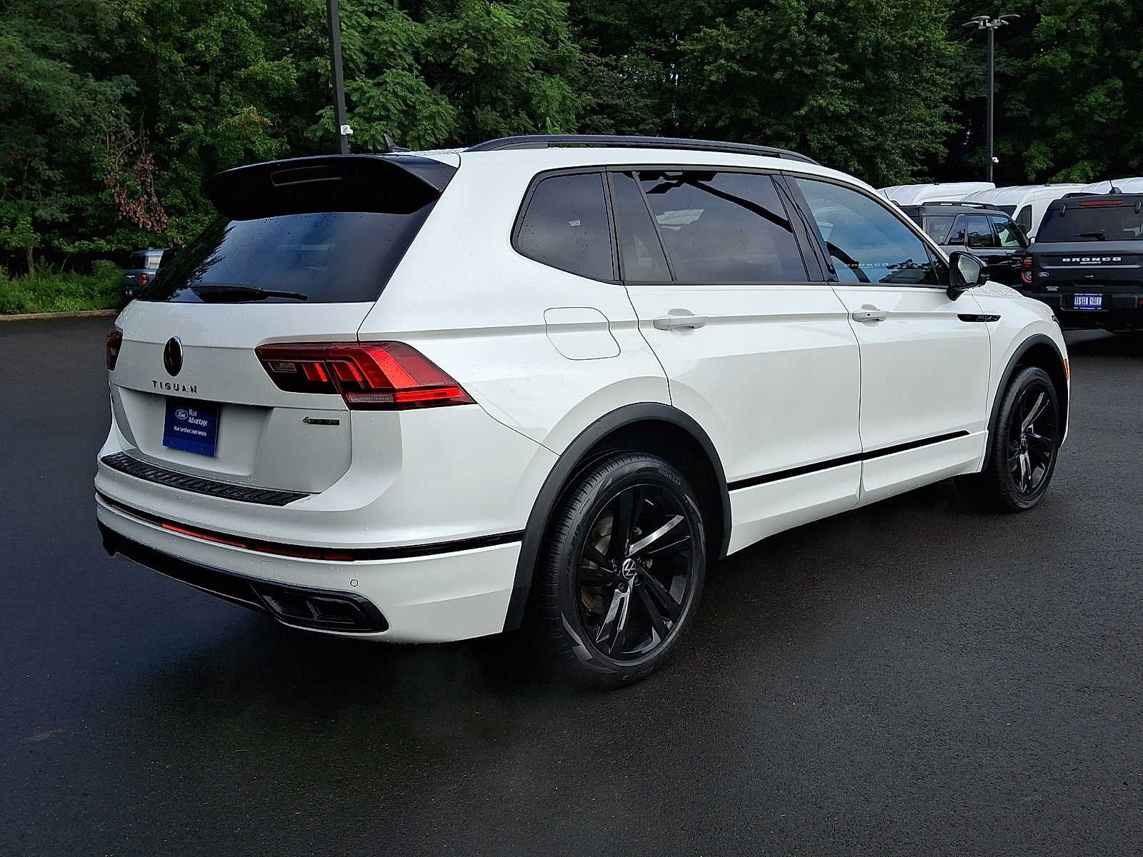 2024 Volkswagen Tiguan SE R-Line Black