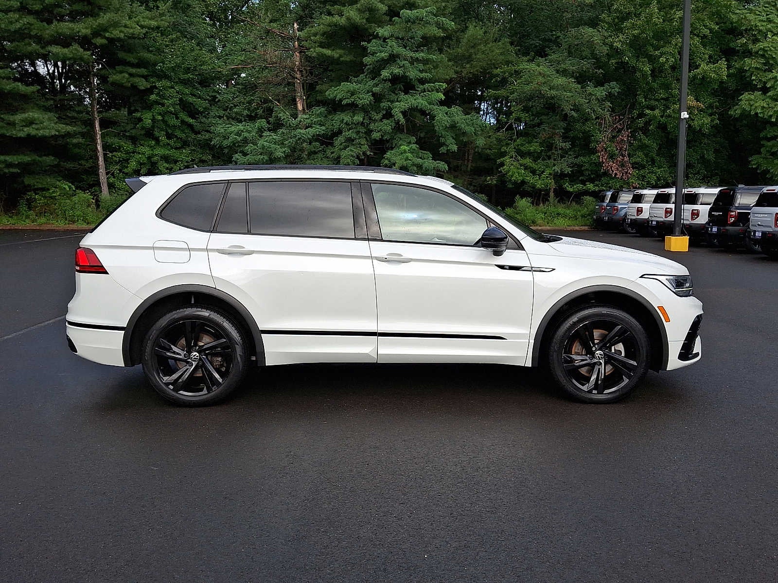 2024 Volkswagen Tiguan SE R-Line Black
