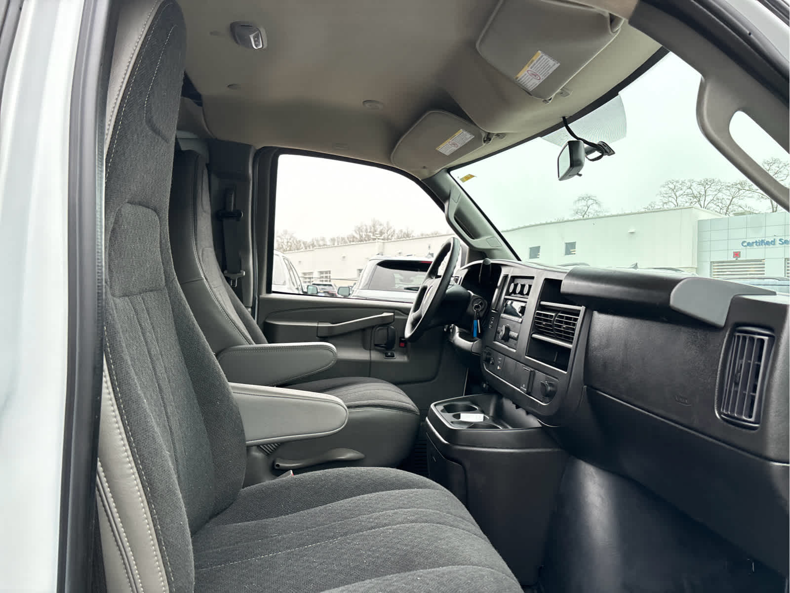 2024 Chevrolet Express RWD 2500 135"