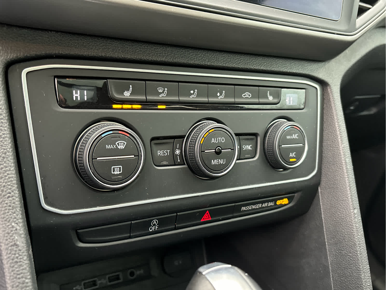 2020 Volkswagen Atlas 3.6L V6 SE w/Technology R-Line