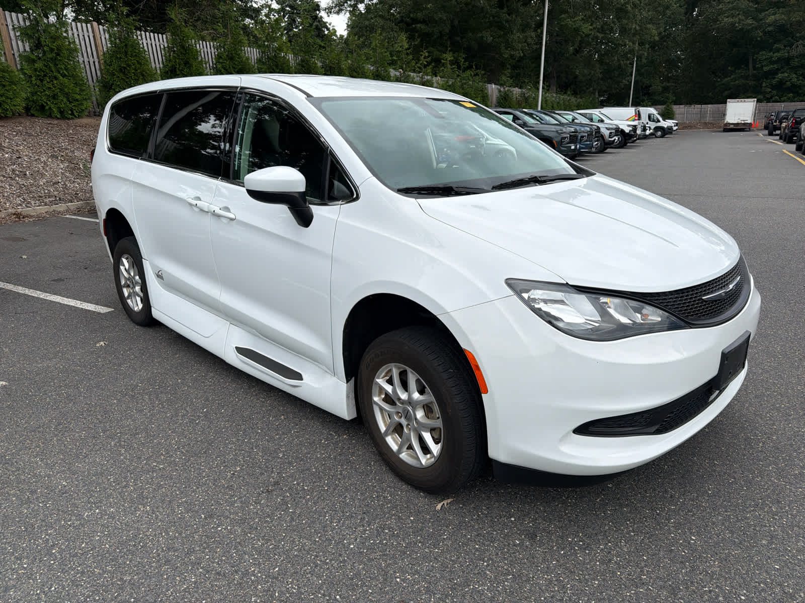 2022 Chrysler Voyager LX