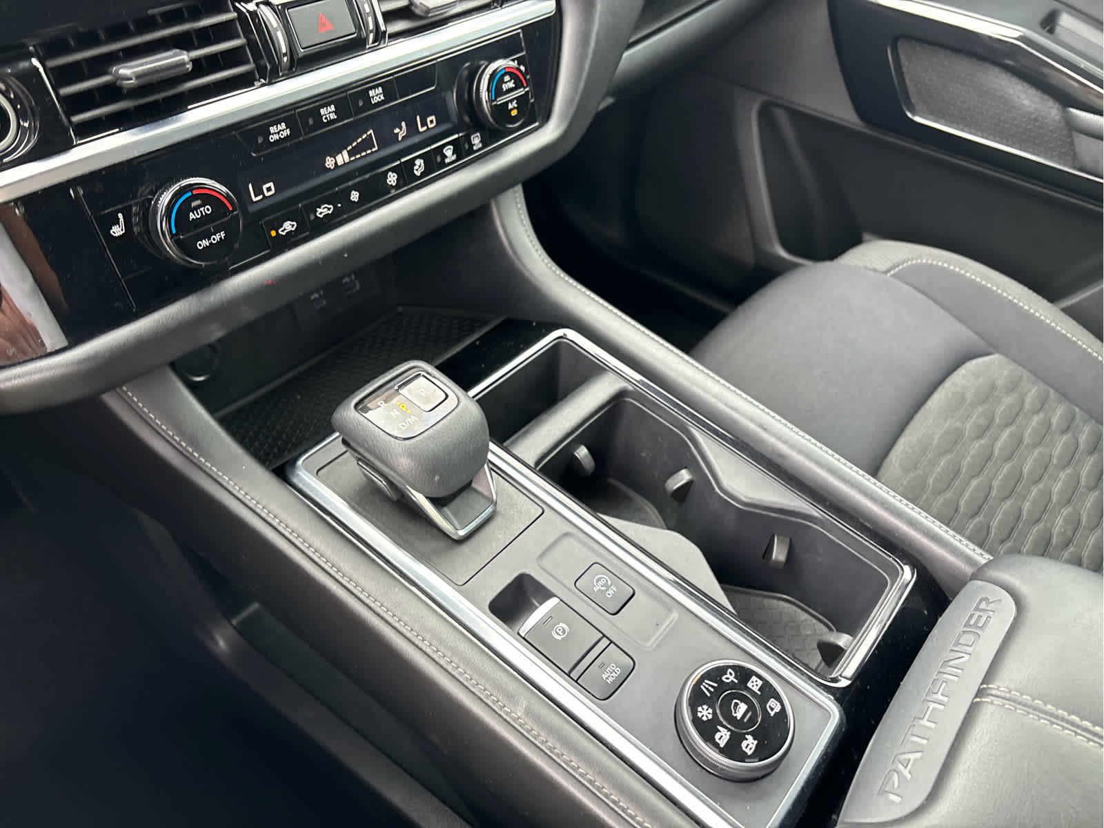 2023 Nissan Pathfinder SV