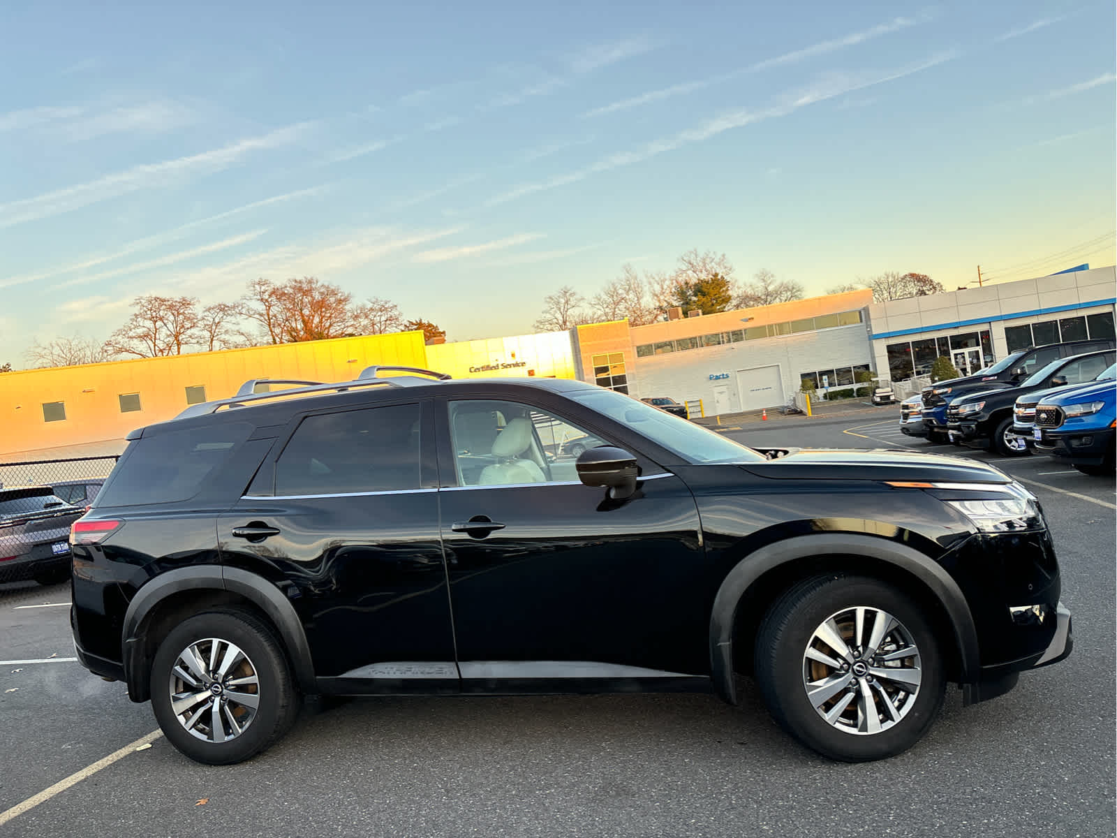 2023 Nissan Pathfinder SL