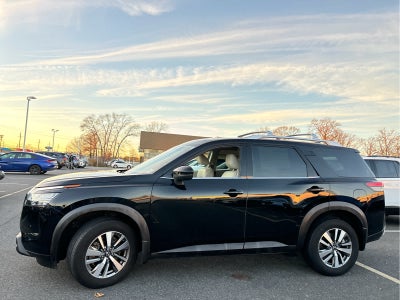 2023 Nissan Pathfinder SL