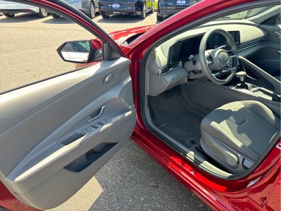 2023 Hyundai Elantra SE