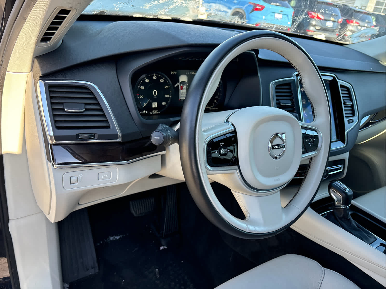 2019 Volvo XC90 Momentum