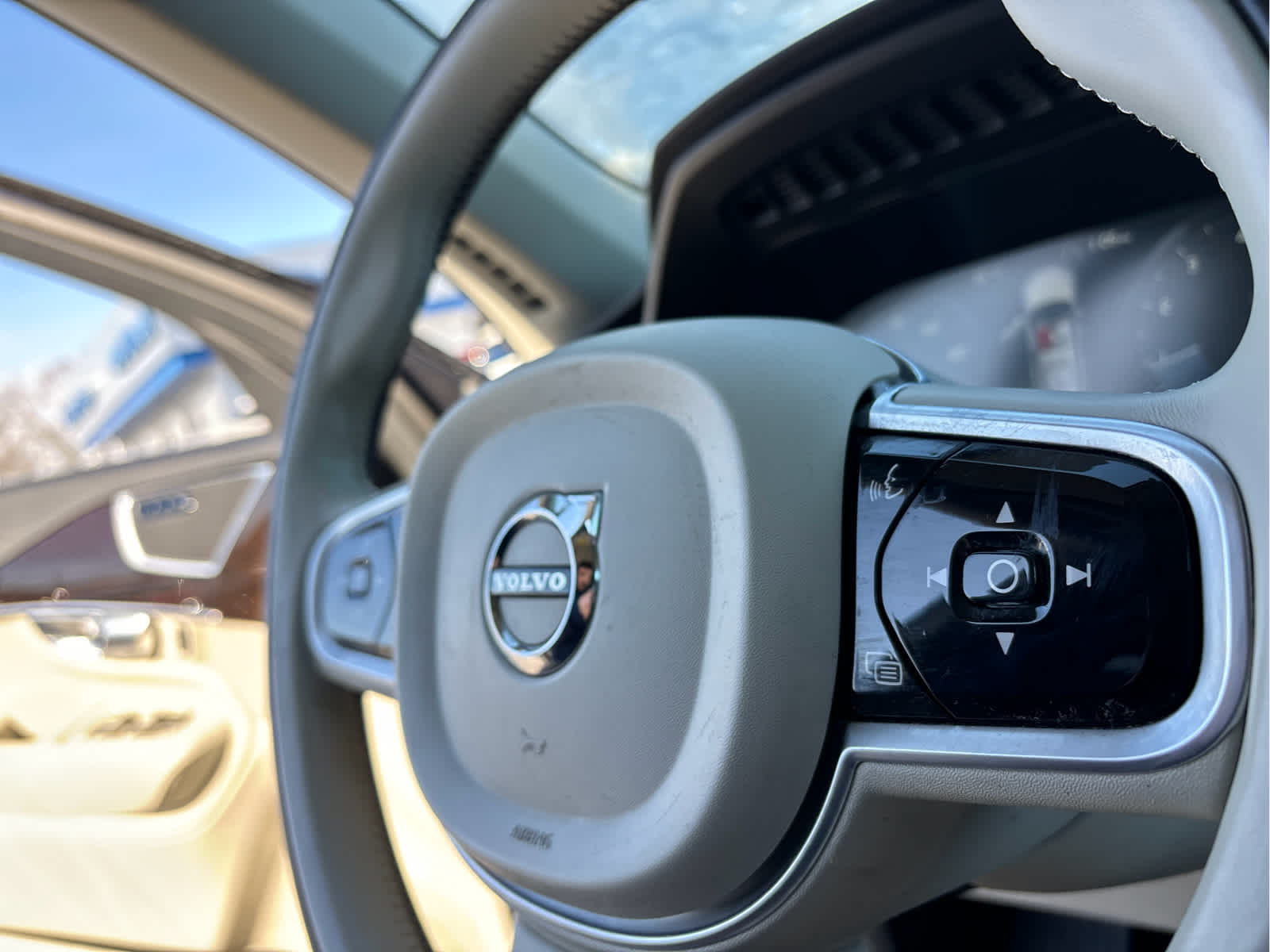 2019 Volvo XC90 Momentum