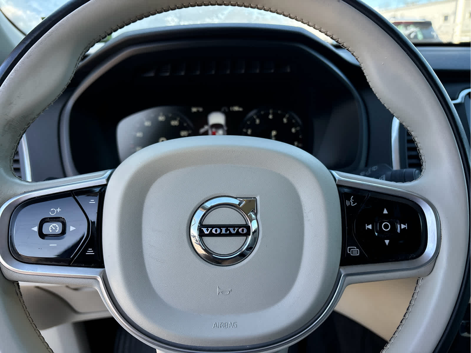 2019 Volvo XC90 Momentum