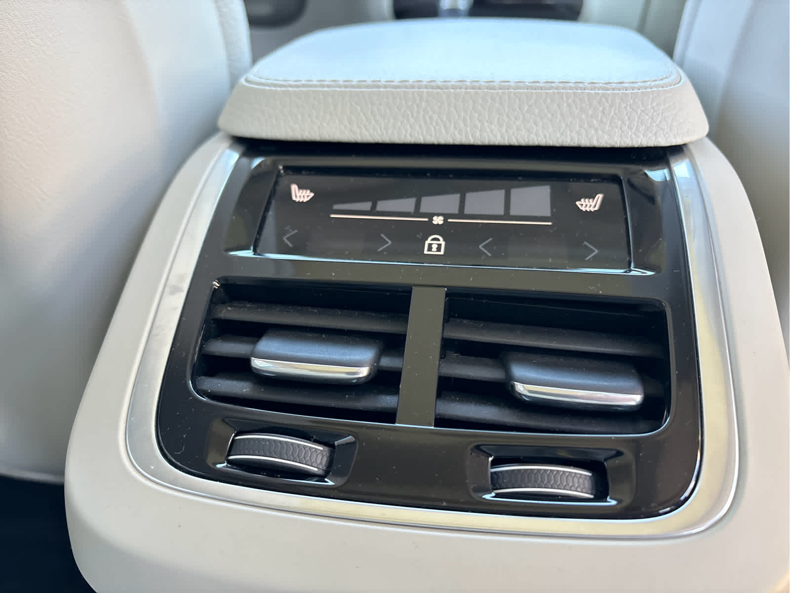 2019 Volvo XC90 Momentum