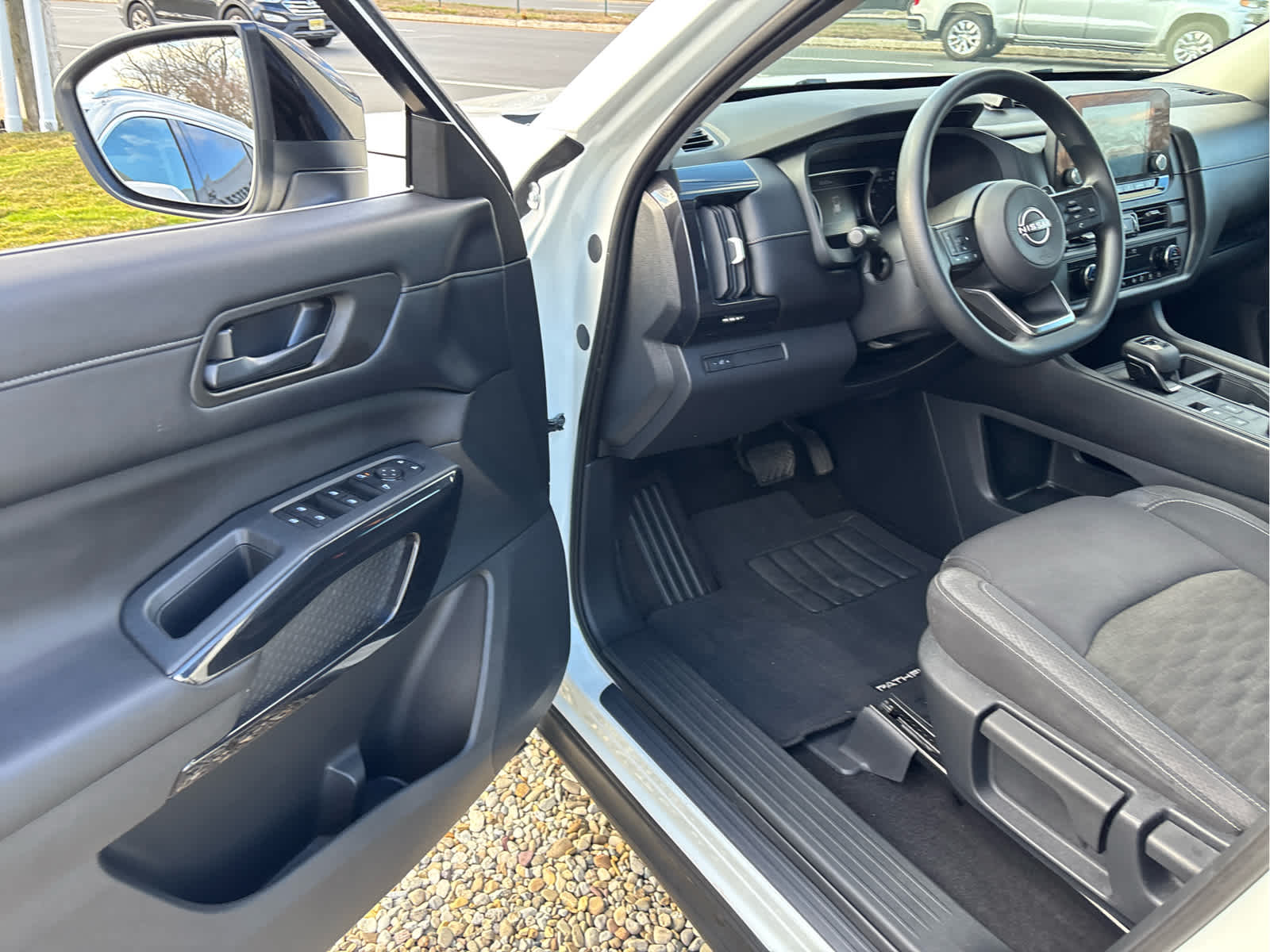 2023 Nissan Pathfinder S