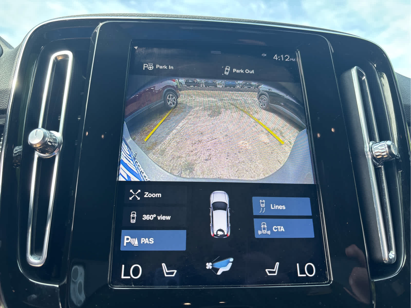 2022 Volvo XC40 R-Design