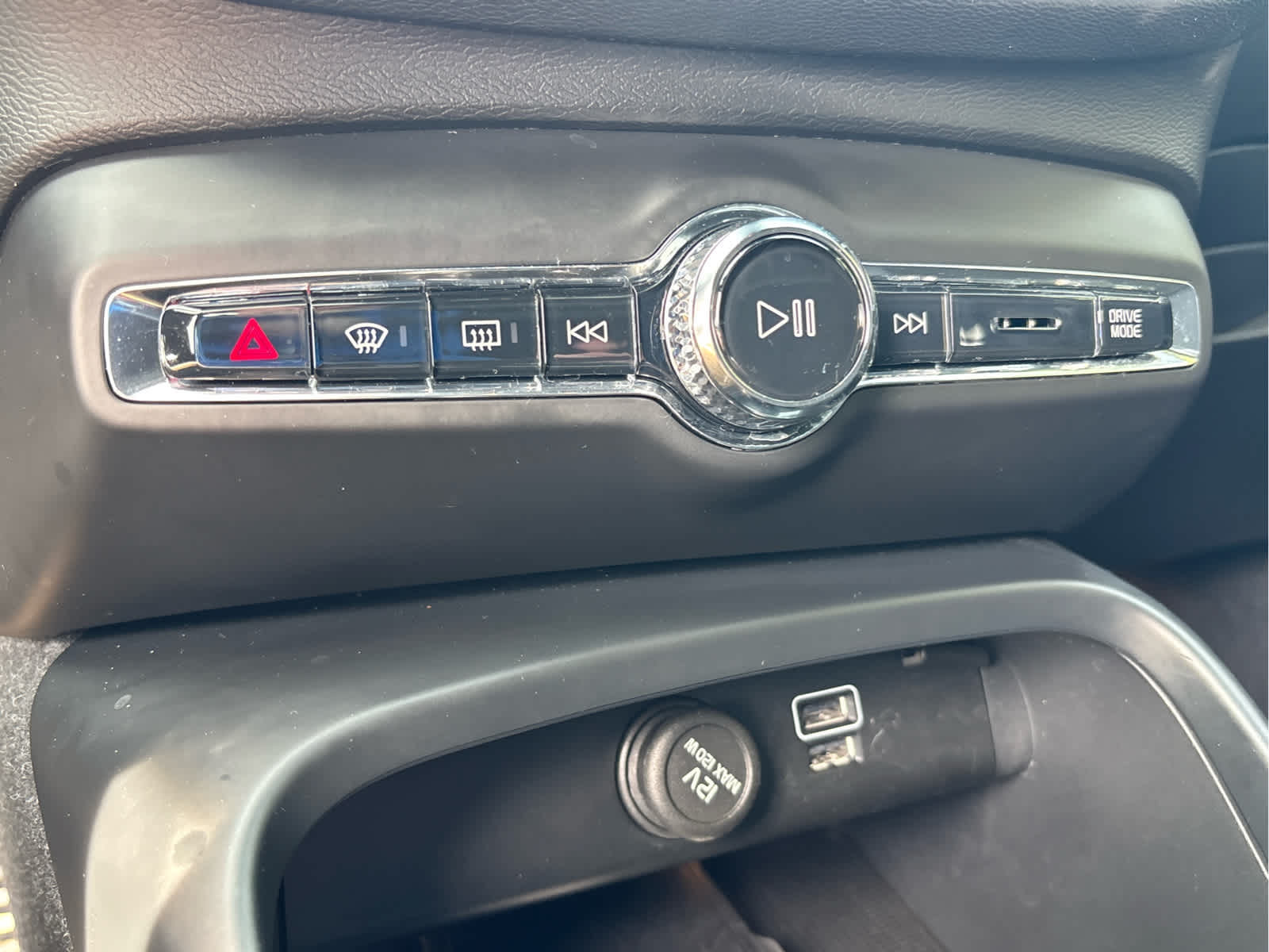 2022 Volvo XC40 R-Design