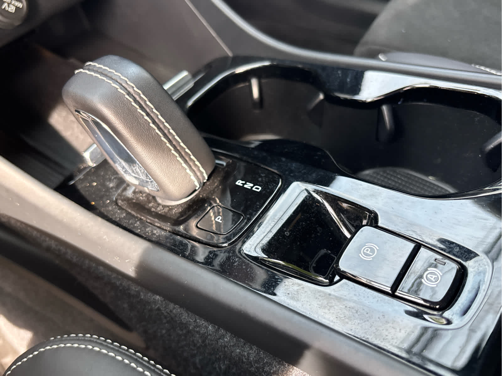 2022 Volvo XC40 R-Design
