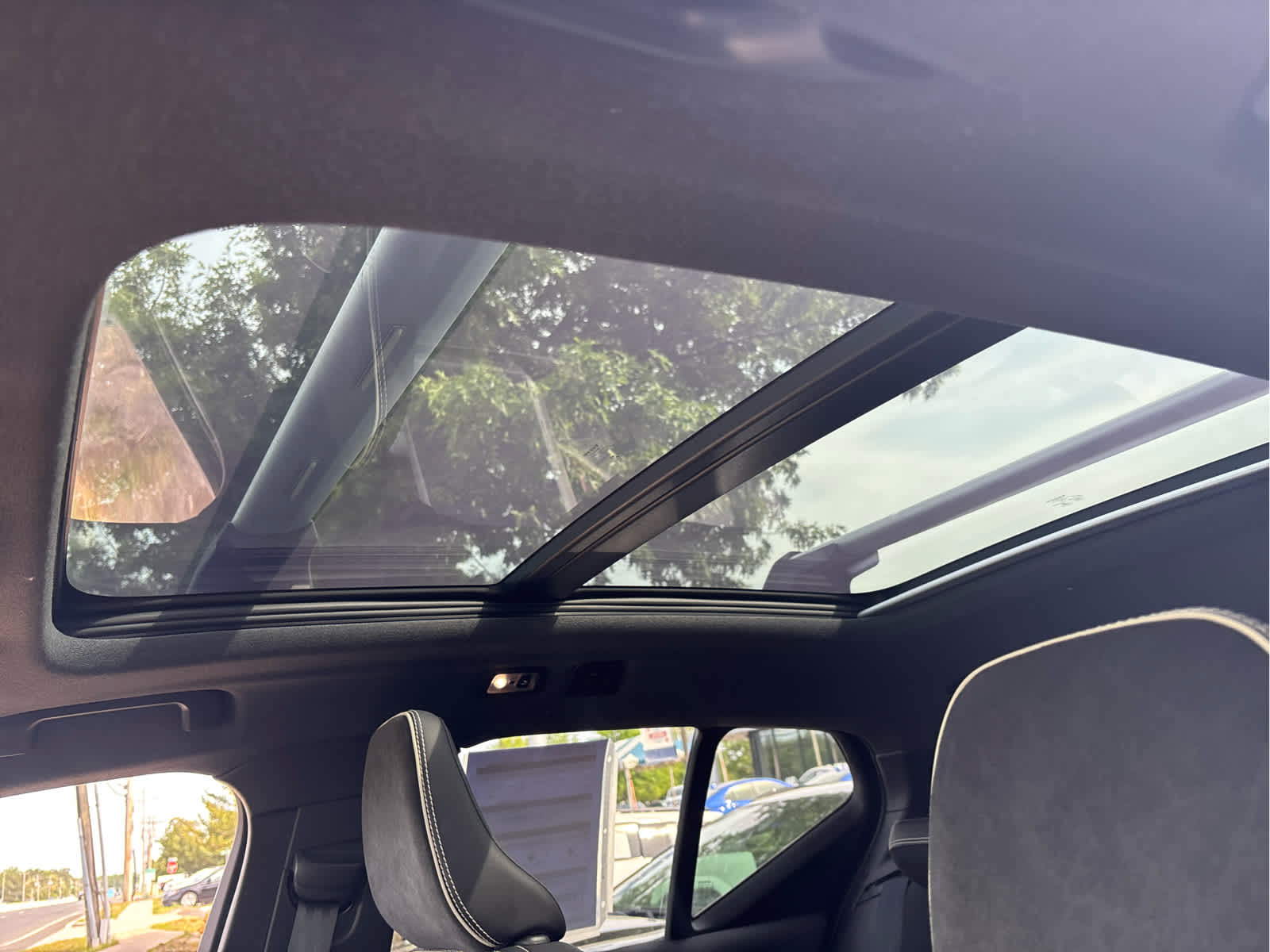 2022 Volvo XC40 R-Design