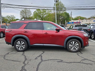 2022 Nissan Pathfinder SL