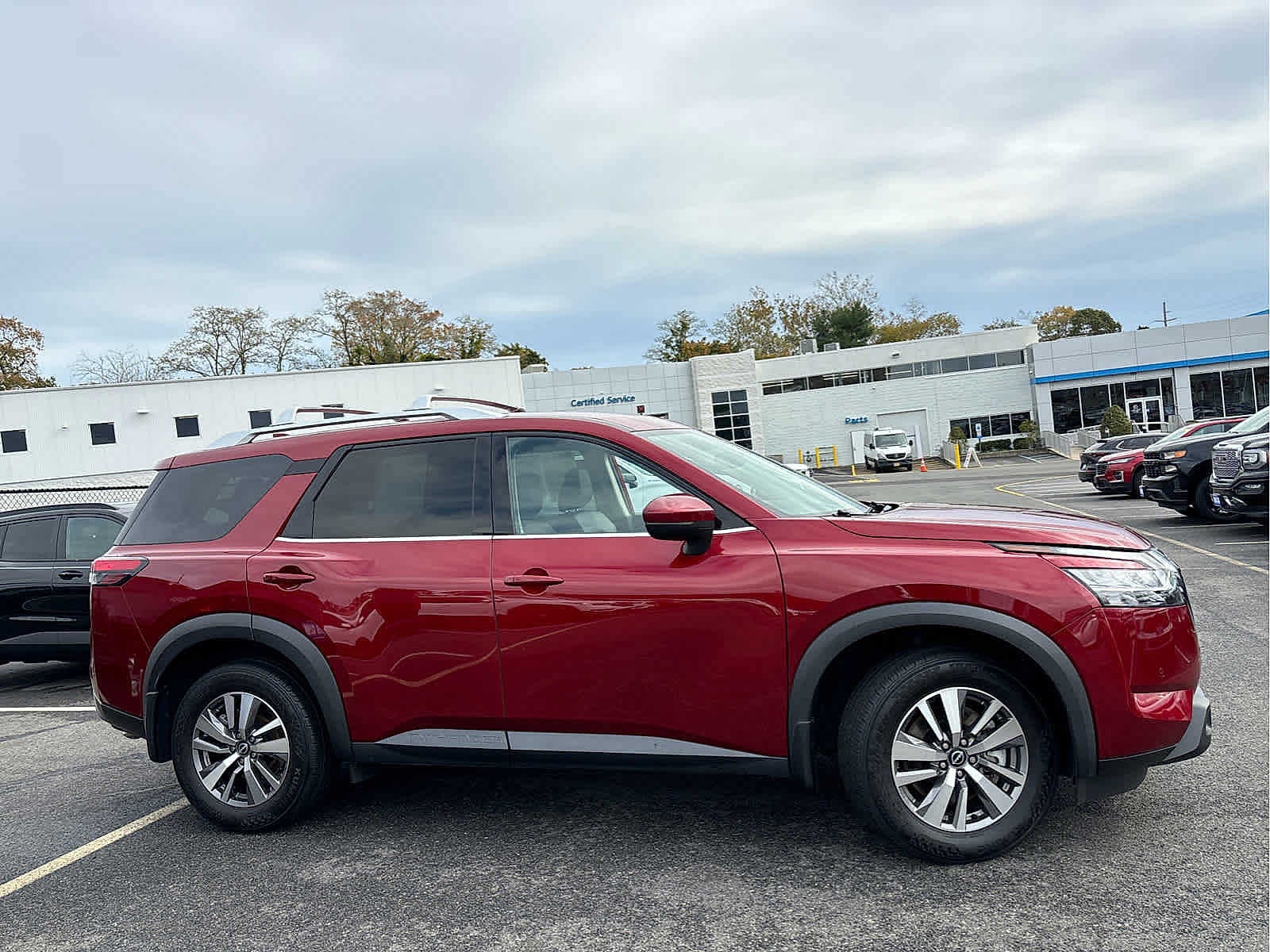 2022 Nissan Pathfinder SL