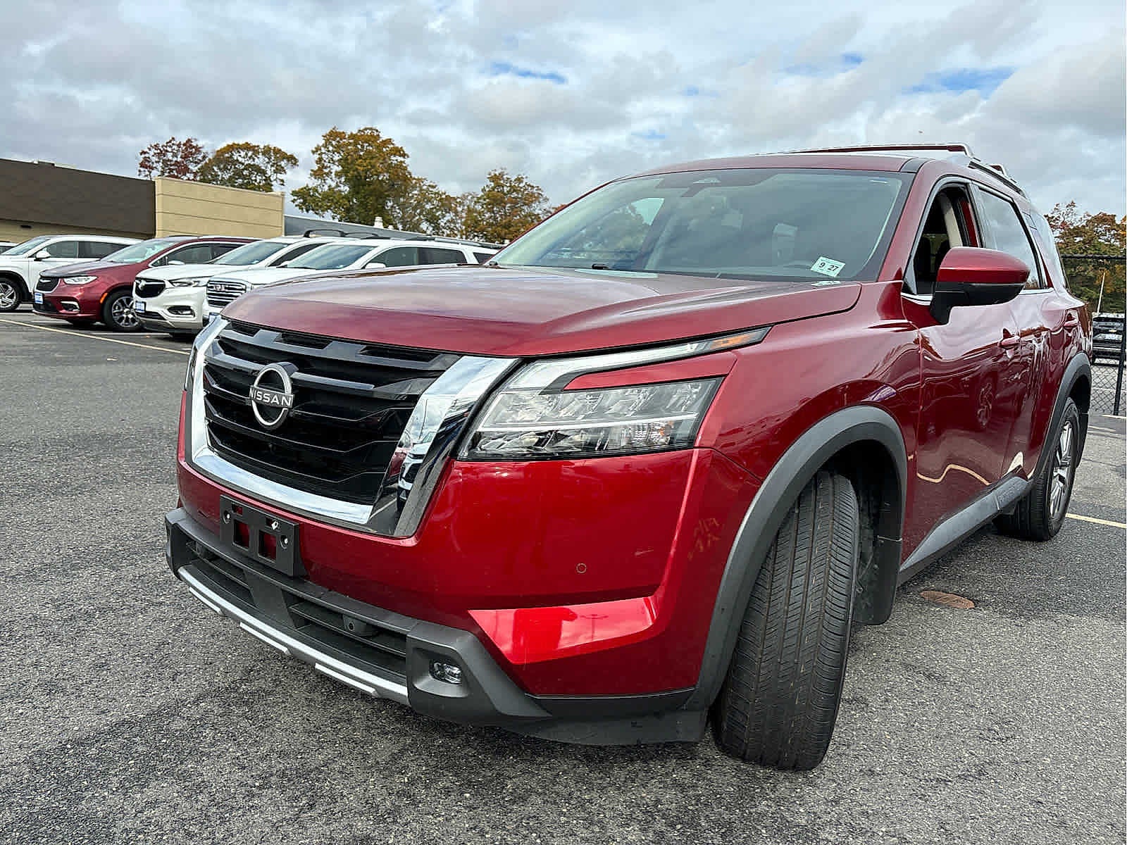 2022 Nissan Pathfinder SL